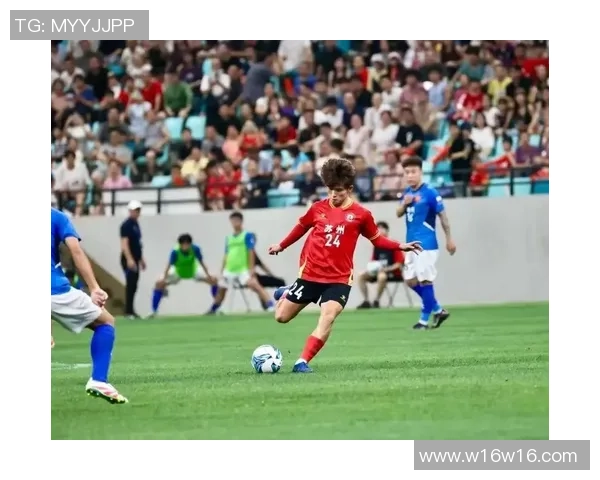 足球明星化妆后登场踢球展现独特风格与魅力的精彩瞬间