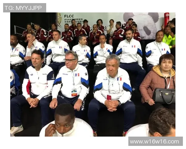 足球明星卡签字背后的故事与细节揭秘让你更近距离感受偶像魅力