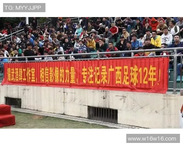 足球明星向球迷传递信心与希望共筑梦想之路