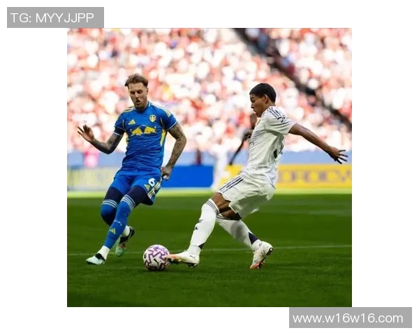 足球明星因受伤骨折痛苦不堪的瞬间揭示运动员脆弱的一面