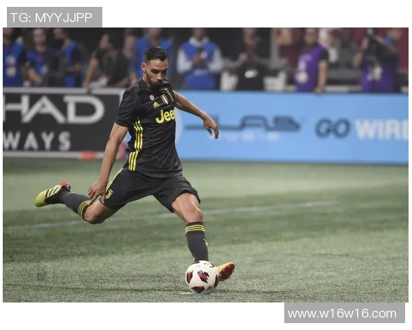 足球明星壁纸照片精选展现球场魅力与运动精神的视觉盛宴