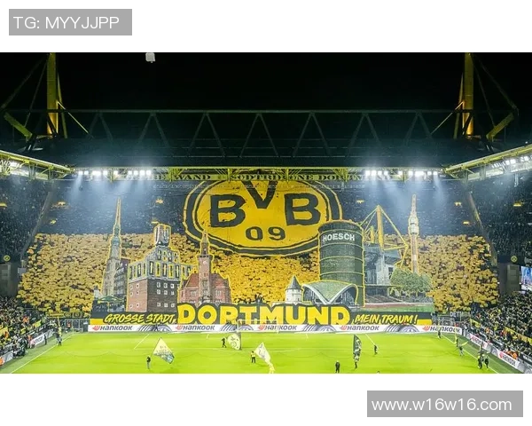 足球明星墙通道海报展现球场魅力与偶像风采的视觉盛宴