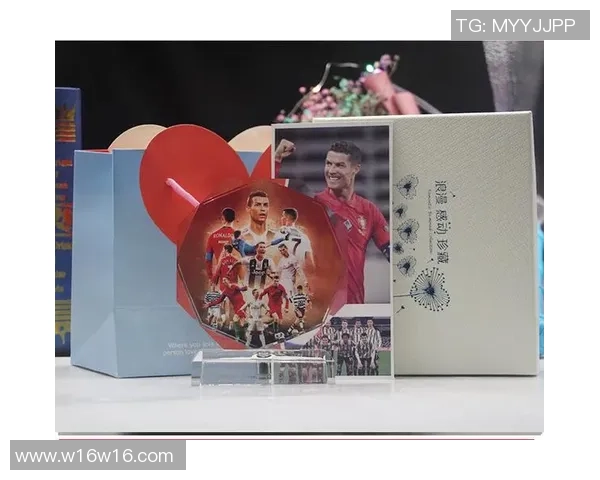 足球明星手办摆件大号精美收藏品适合球迷送礼佳品