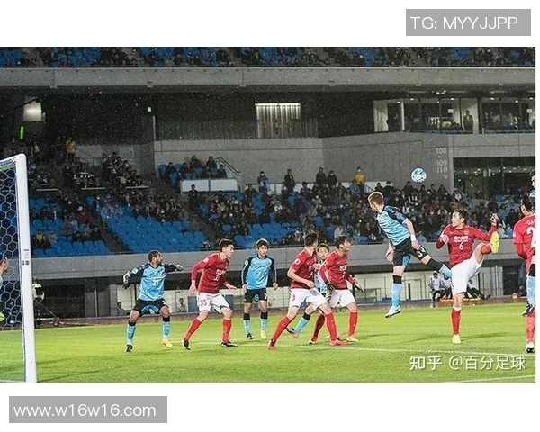 足球明星握手转场视频揭秘背后故事与精彩瞬间的完美结合