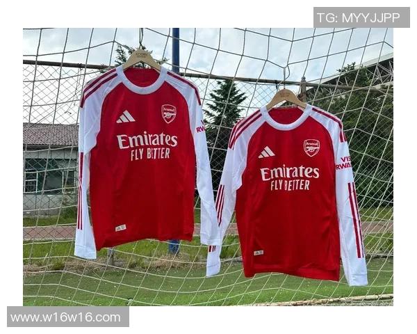 足球明星时尚搭配解析男士服装风格与潮流趋势展示