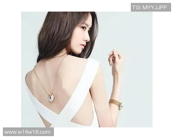 足球明星林允儿展现魅力与实力引领新一代球迷热潮