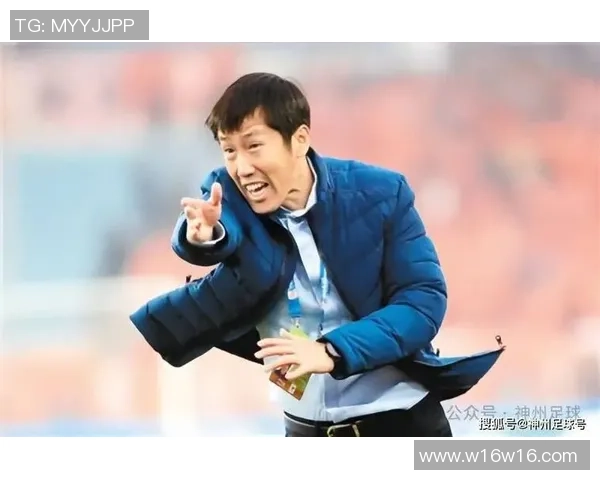 足球明星的魅力与偶像气质如何塑造球迷心中的英雄形象 足球明星的魅力与偶像气质如何塑造球迷心中的英雄形象