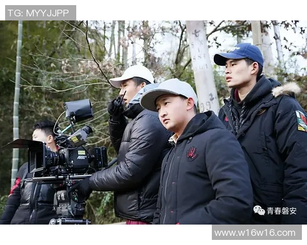 足球明星的综艺之路:从绿茵场到荧屏的精彩转型与挑战 足球明星的综艺之路:从绿茵场到荧屏的精彩转型与挑战