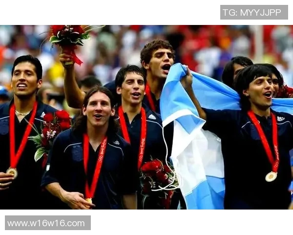 足球明星的璀璨人生与赛场背后的奋斗故事