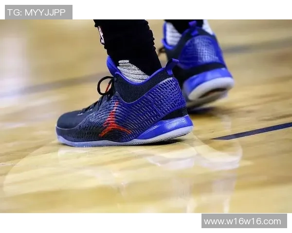 足球明星的跑鞋选择揭秘他们的运动风格与品牌偏好分析 足球明星的跑鞋选择揭秘他们的运动风格与品牌偏好分析