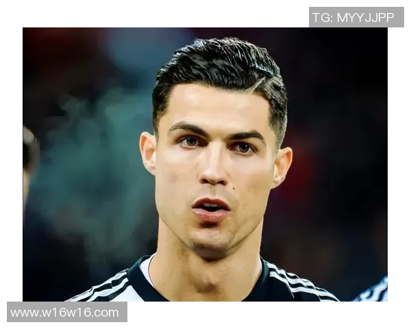 足球明星罗纳尔多独特发型解析与时尚影响力探讨 足球明星罗纳尔多独特发型解析与时尚影响力探讨